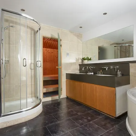 21, Hustyns, Nr * Wadebridge