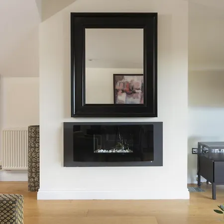 21, Hustyns, Nr Holiday home *